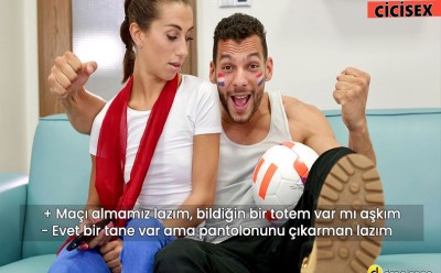 EMİLY MENA